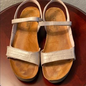 Naot from Israel genuine Leather size 41 color gold